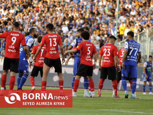 دیدار تیم های فوتبال استقلال 7 تراکتور 1