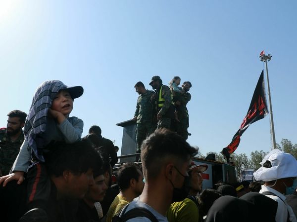 عبور زوار افغانستانی و پاکستانی از مرز شلمچه