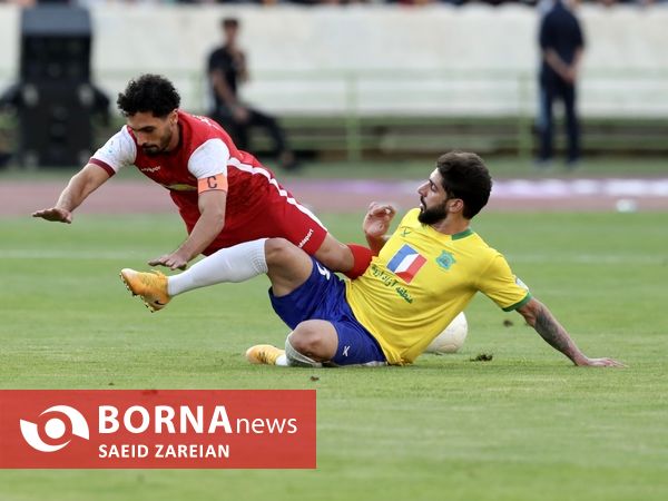 دیدار تیم های فوتبال پرسپولیس - صنعت نفت