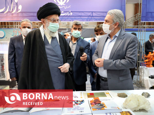 بازدید رهبر انقلاب از نمایشگاه توانمندی‌های صنعتی