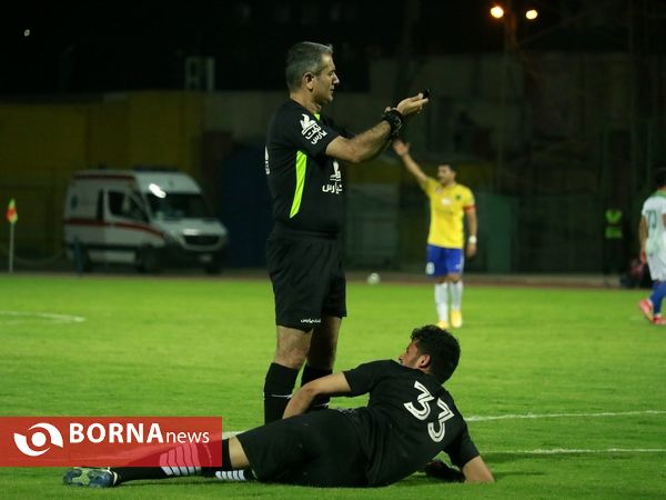 حاشیه دیدار تیم های فوتبال صنعت نفت و آلومینیوم