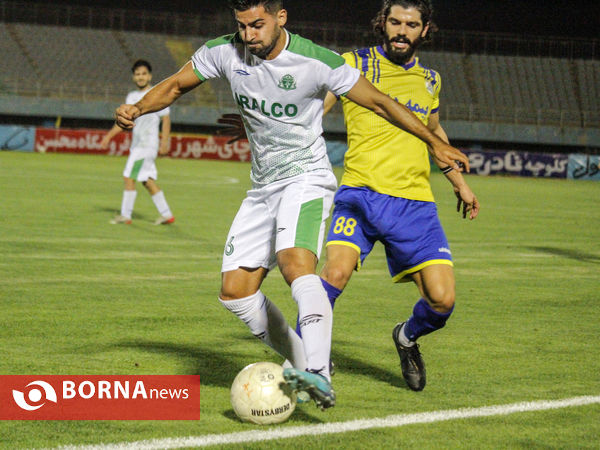 دیدار تیم های فوتبال آلومینیوم اراک-نفت مسجدسلیمان
