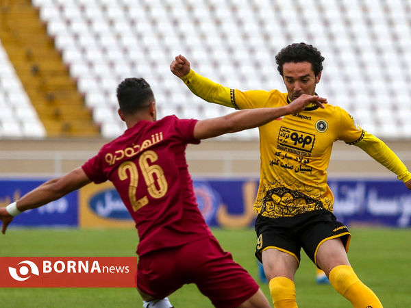 دیدار تیم‌های پدیده  مشهد و سپاهان اصفهان