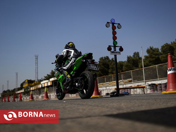 مسابقه درگ موتورسواری بانوان