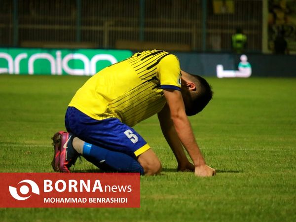 دیدار تیم های فوتبال نفت مسجدسلیمان - پرسپولیس