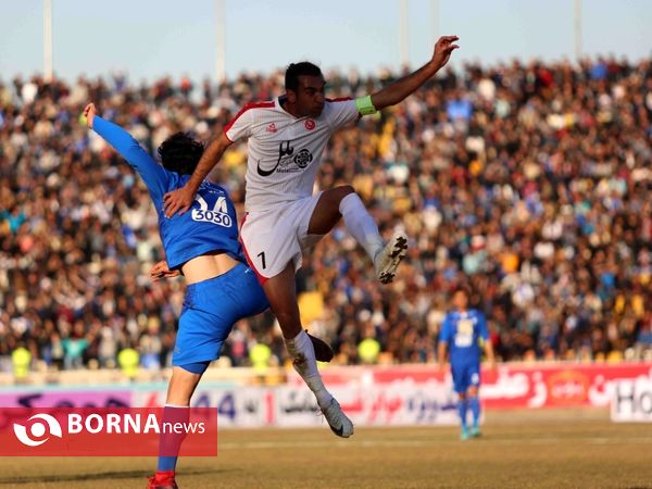 دیدار تیم های استقلال تهران و پدیده مشهد