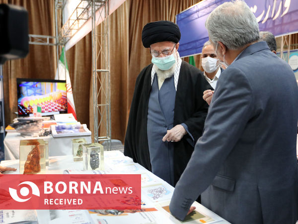 بازدید رهبر انقلاب از نمایشگاه توانمندی‌های صنعتی