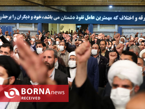 دیدار صدها نفر از مردم استان اصفهان با مقام معظم رهبری