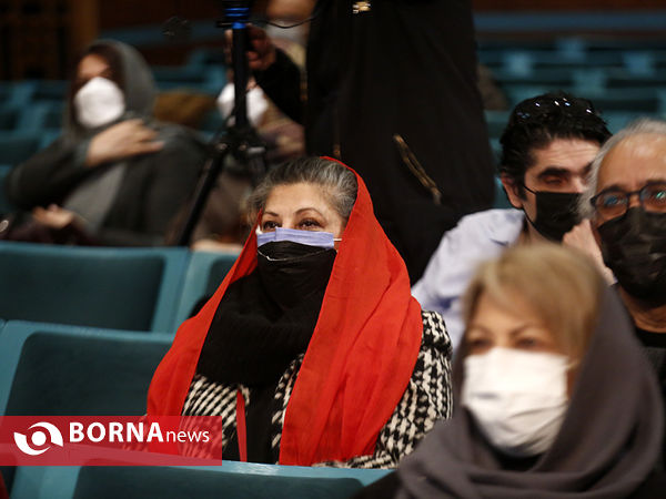 اهدا نشان  مانا و مانی انجمن هنرمندان نقاش ایران