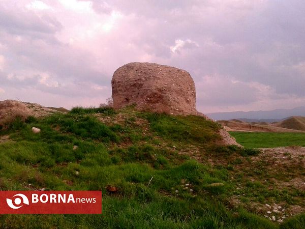 ویرانه های "چم قلعه" پلدختر