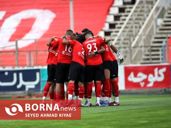 دیدار تیم های فوتبال ملوان بندرانزلی _تراکتور تبریز