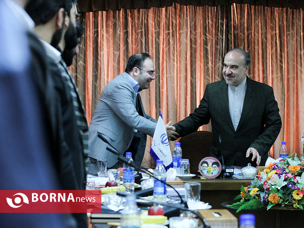 نشست صمیمانه وزیر ورزش و جوانان و معاون  امور جوانان با دبیران سازمانهای مردم نهاد  جوانان و فعالین اجتماعی