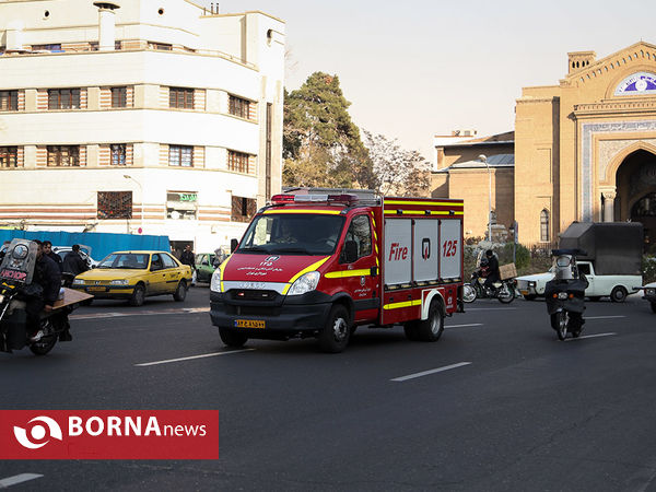 آتش سوزی انبار لوازم لوکس خودرو در خیابان امیرکبیر