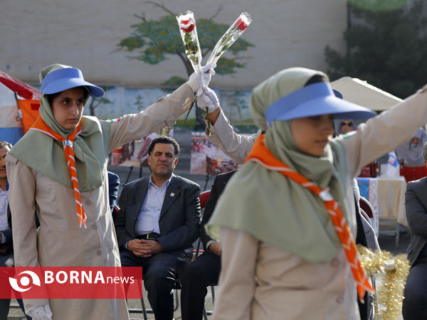 زنگ آغاز سال‌ تحصیلی با حضور رئیس جمعیت هلال‌احمر