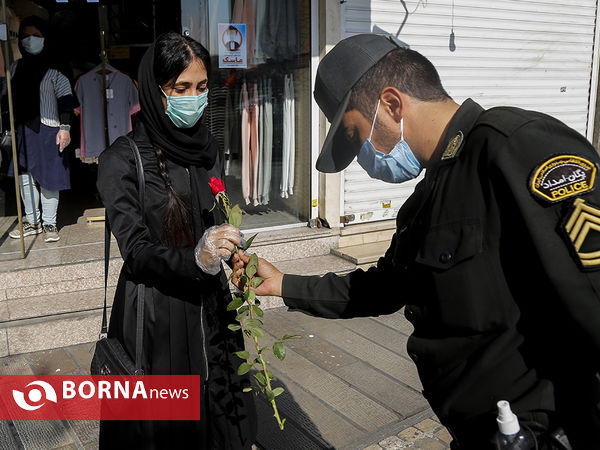 اهدا گل و ماسک در نخستین روز هفته ناجا