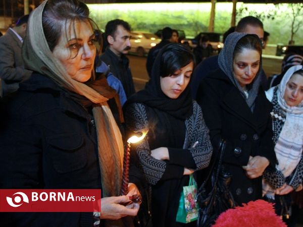 گرامیداشت یاد شهدای آتش نشان توسط مردم شیراز در ایستگاه های آتش نشانی
