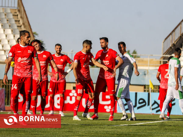 دیدار تیم های فوتبال آلومینیوم اراک-تراکتور سازی تبریز