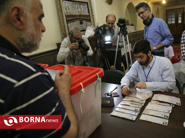 حضور میرسلیم درپای صندوق رای ،مسجد قبا