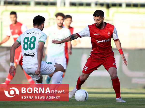 دیدار تیم های فوتبال ذوب‌آهن -پرسپولیس
