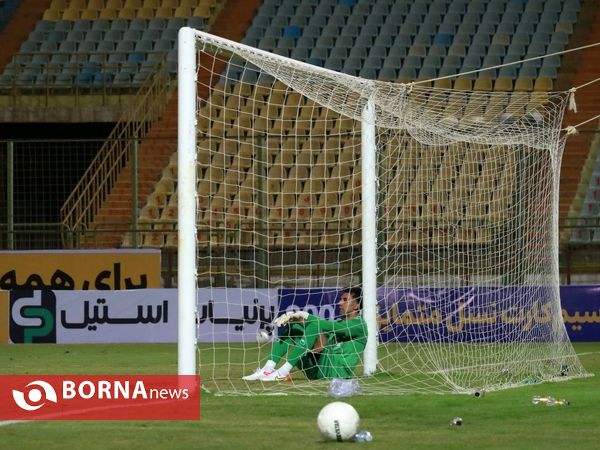 دیدار تیم های فوتبال صنعت نفت - پدیده