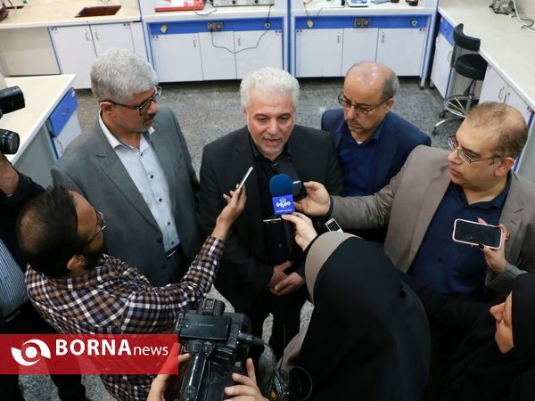 بازدید معاون وزیر بهداشت از آزمایشگاه غذا و دارو آبادان