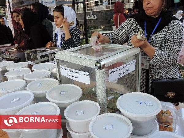 بازارچه خرید غذا به نفع بیماران سرطانی در ارومیه