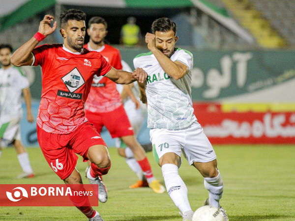 دیدار تیم های فوتبال آلومینیوم اراک-تراکتور سازی تبریز