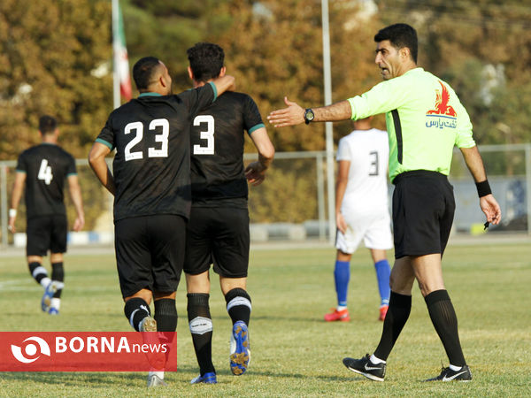 دیدار تیم های قشقایی شیراز و استقلال ملاثانی