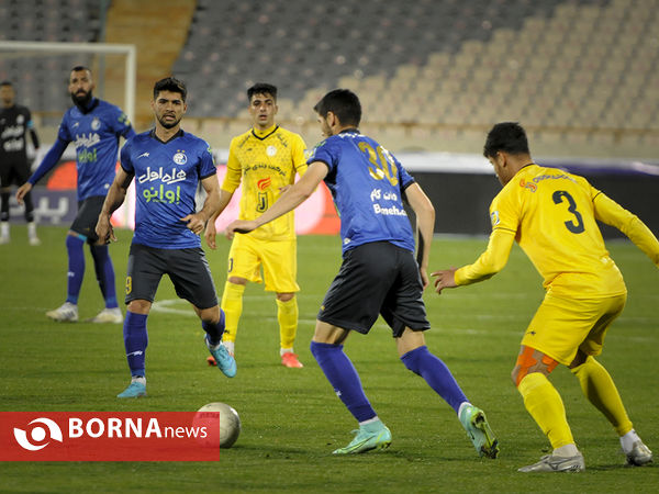 دیدار تیم های فوتبال استقلال - فجرسپاسی