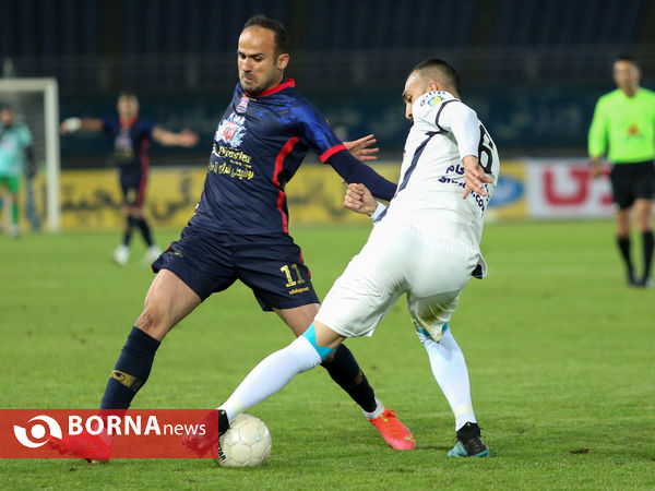 دیدار تیم های نساجی مازندران و استقلال تهران