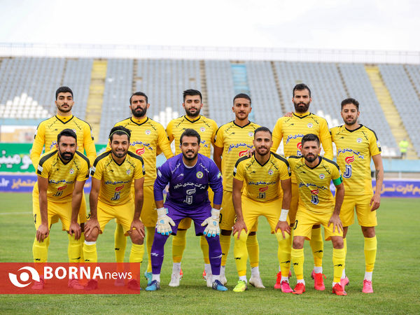 دیدار تیم‌های فوتبال آلومینیوم اراک _ فجر شهید سپاسی شیراز