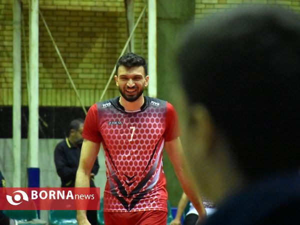 دیدار تیم های والیبال شهروند اراک - راه یاب ملل مریوان