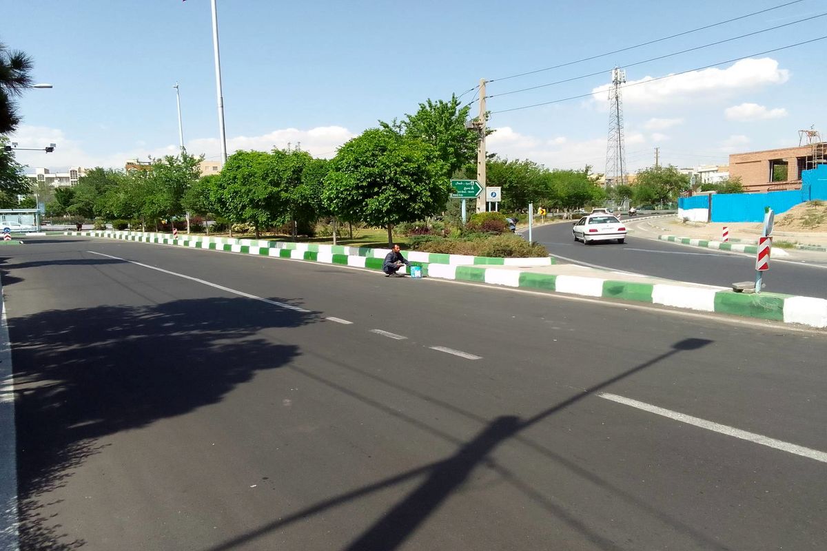  6 هزار متر از جداول بزرگراه شهید محلاتی رنگ شد 
