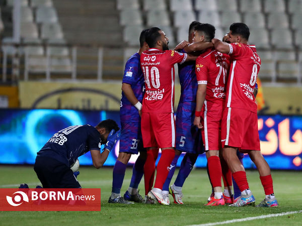 دیدار تیم های فوتبال پرسپولیس - هوادار