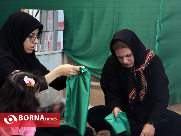 بسته بندی لباس های مراسم شیرخوارگان حسینی در شیراز