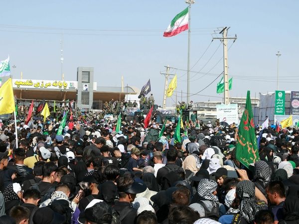 عبور زوار افغانستانی و پاکستانی از مرز شلمچه