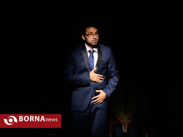 نمایش " سقوط معکوس "