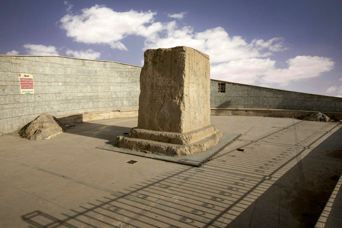 «سنگ نوشته »خرم آباد جاذبه ای ویژه از حوزه گردشگری لرستان 