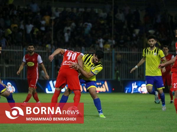 دیدار تیم های فوتبال نفت مسجدسلیمان - پرسپولیس