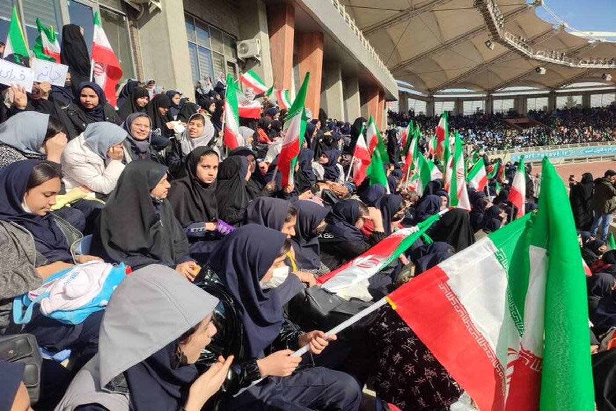 برگزاری جشن بزرگ دختران انقلاب با حضور ۳۰ هزار دانش آموز دختر در مشهد 