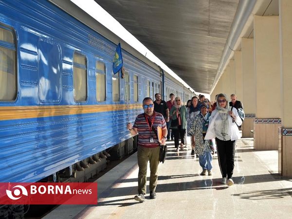 ورود قطار گردشگری عقاب طلایی به اصفهان