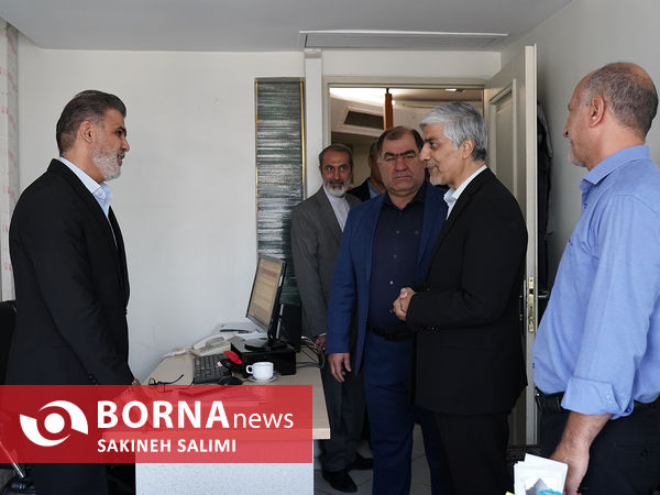  بازدید کیومرث هاشمی از ساختمان شماره ۲ وزارت ورزش و جوانان 