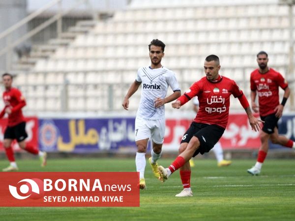 دیدار تیم های فوتبال ملوان بندرانزلی _تراکتور تبریز