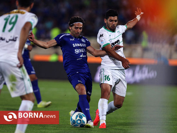 دیدار تیم های فوتبال استقلال تهران - ذوب آهن اصفهان