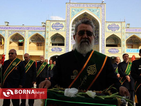 نقاره زنی و گلباران درشاهچراغ(ع)
