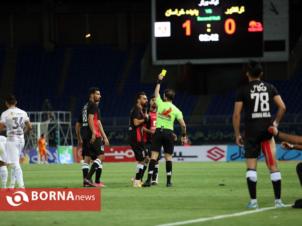 دیدار تیم های پدیده و تراکتورسازی