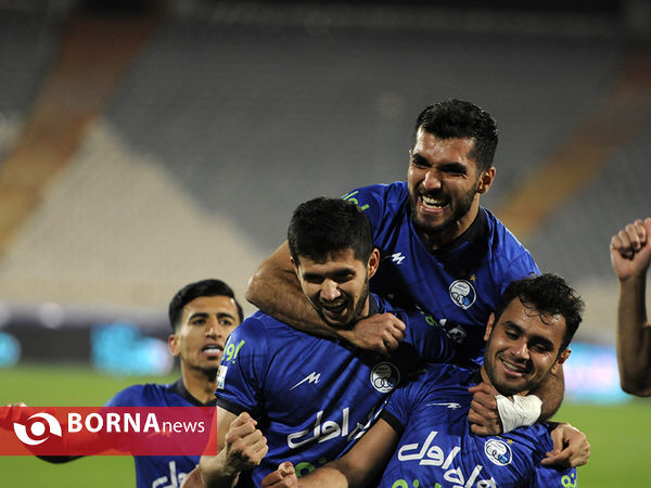 دیدار تیم های فوتبال استقلال - فجرسپاسی