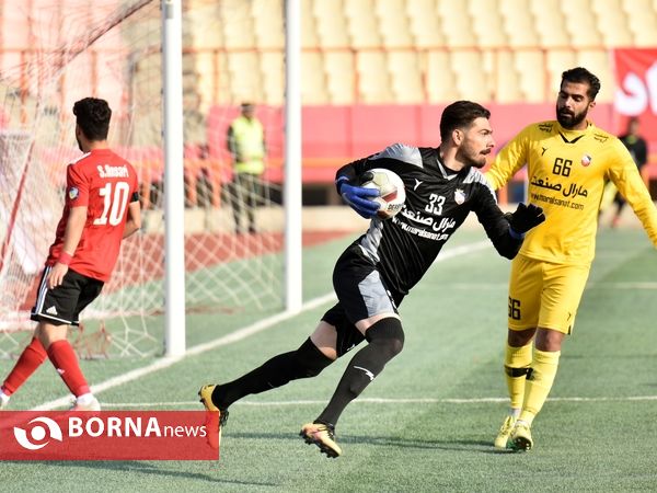 دیدار نود ارومیه با تراکتور تبریز