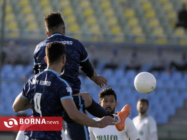 دیدار تیم های فوتبال پیکان- آلومینیوم اراک