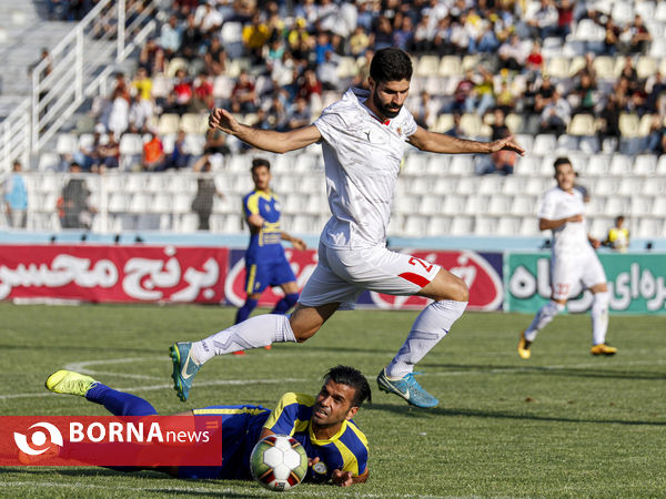 مسابقه فوتبال فجر سپاسی - سرخپوشان پاکدشت